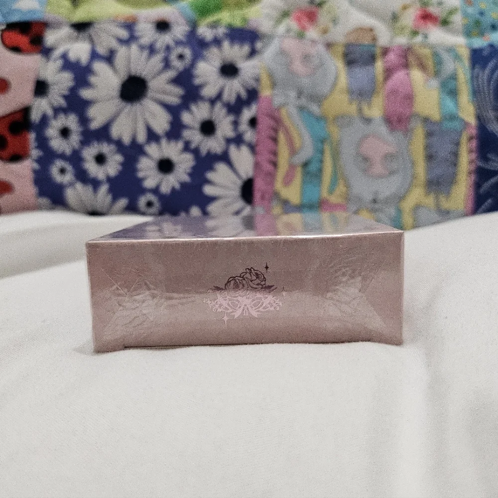 Flower Knows Midsummer Fairytales‎ Velvet Embossed Blush (02 Dreaming Butterfly)